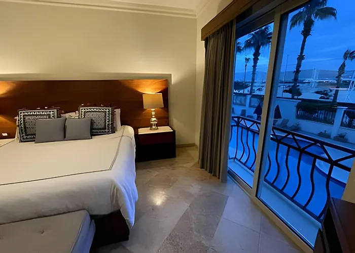 Puerta Cabos Village Resort *